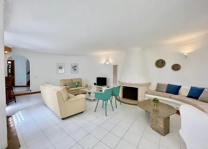 Cristina 9 אלבופיירה